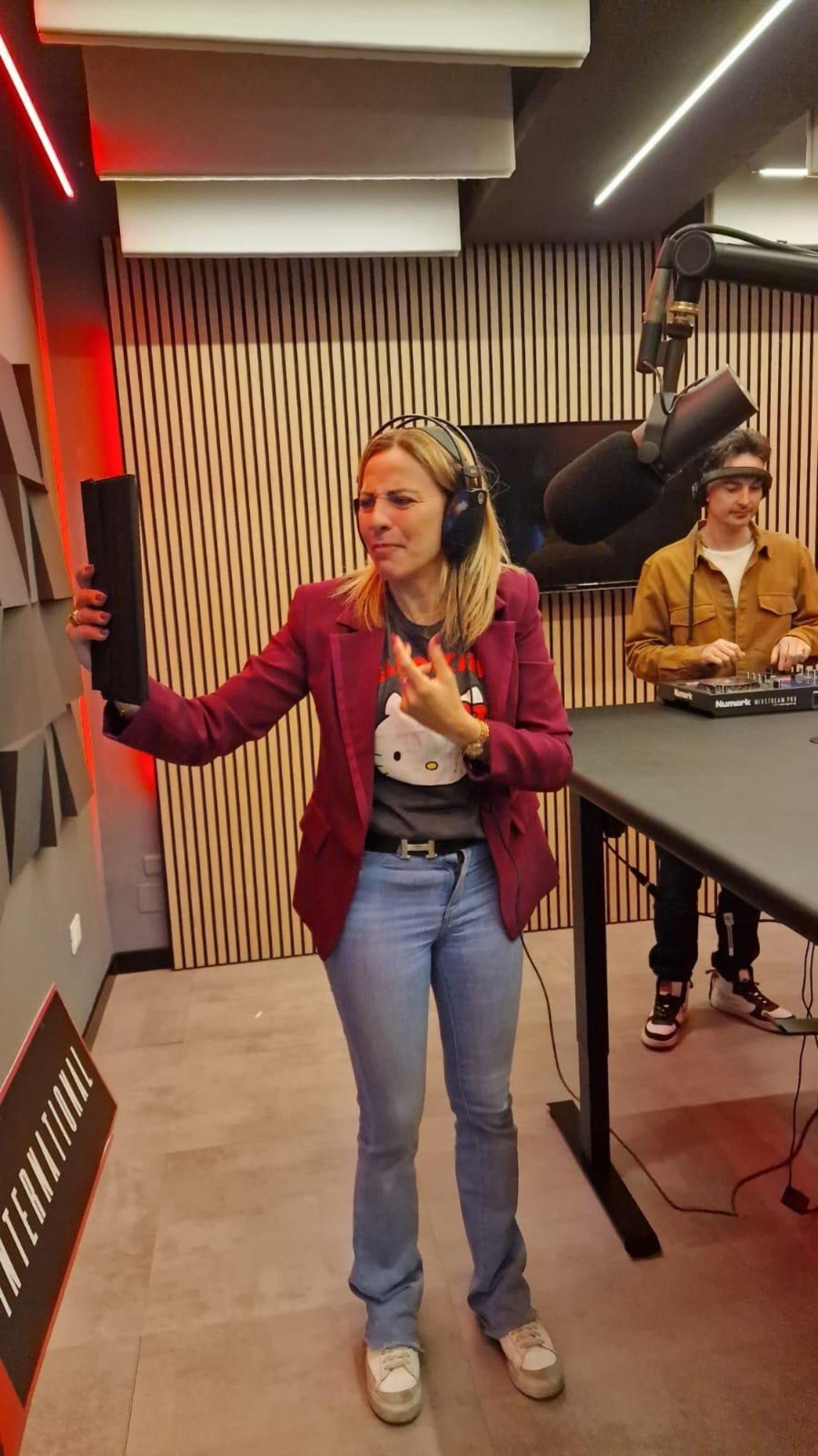 Fancy Menei in diretta social a Deejay Station