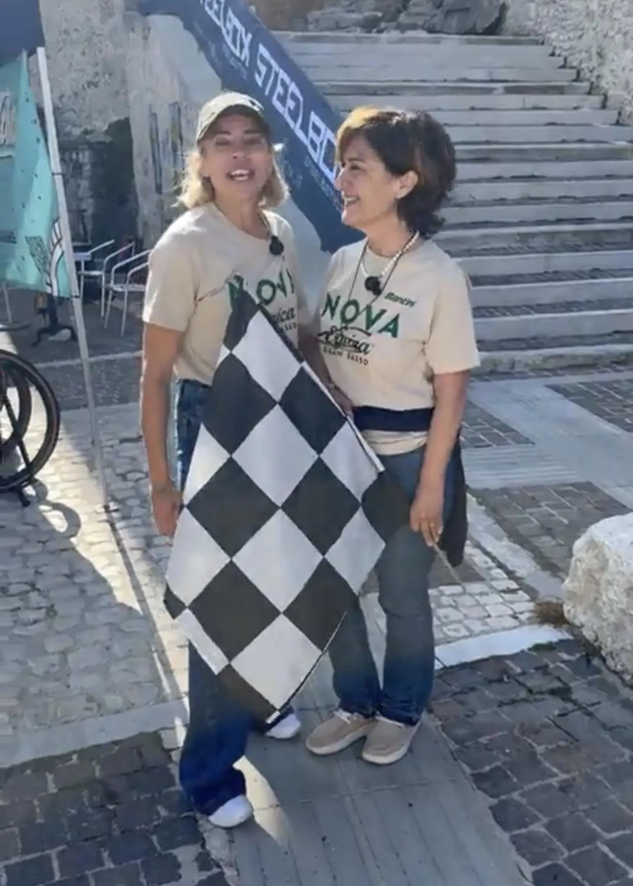 Luciana Maico Sindaco Castel del Monte intervistata da Fancy Menei all'evento Nova Eroica del Gran Sasso 5° edizione