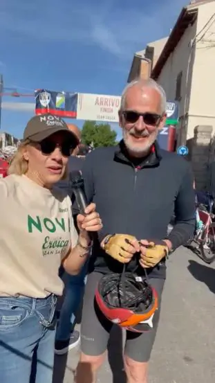 Roberts Zile Vice Presidente Commisione Europea intervistato da Fancy Menei alla partenza della 5° edizione della Nova Eroica Gran Sasso