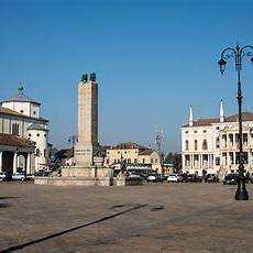 Piazza IV Novembre - November 4th Square