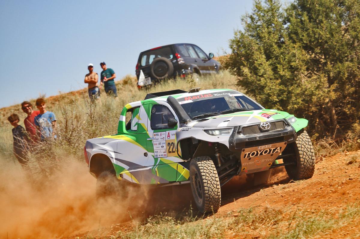 Félix Macías lidera el CERTT GT2i en una Baja España de alto nivel