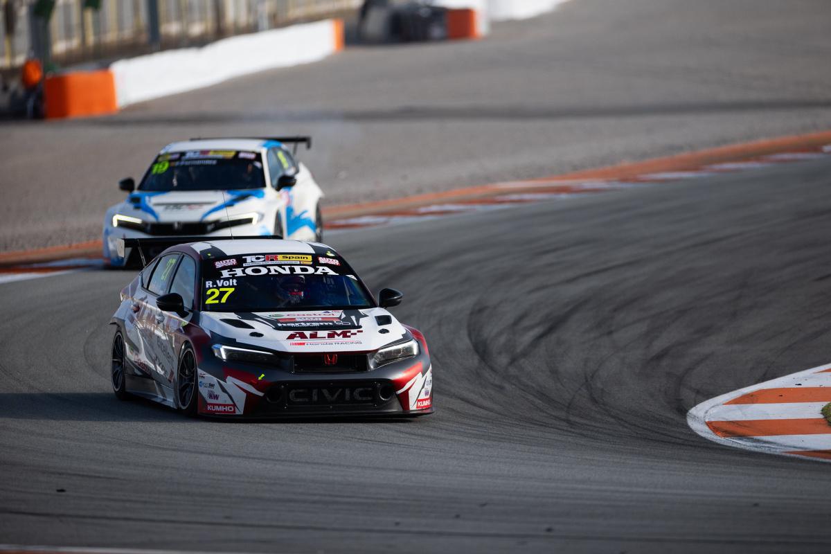 Volt domina la pretemporada del TCR Spain con doblete en Valencia