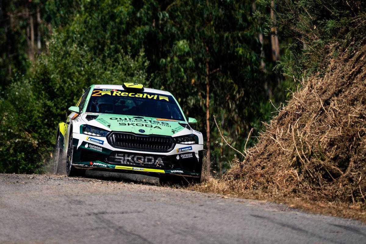 Pardo y De la Puente lideran el Rallye Rías Baixas tras la primera etapa Pardo y De la Puente lideran el Rallye Rías Baixas tras la primera etapa