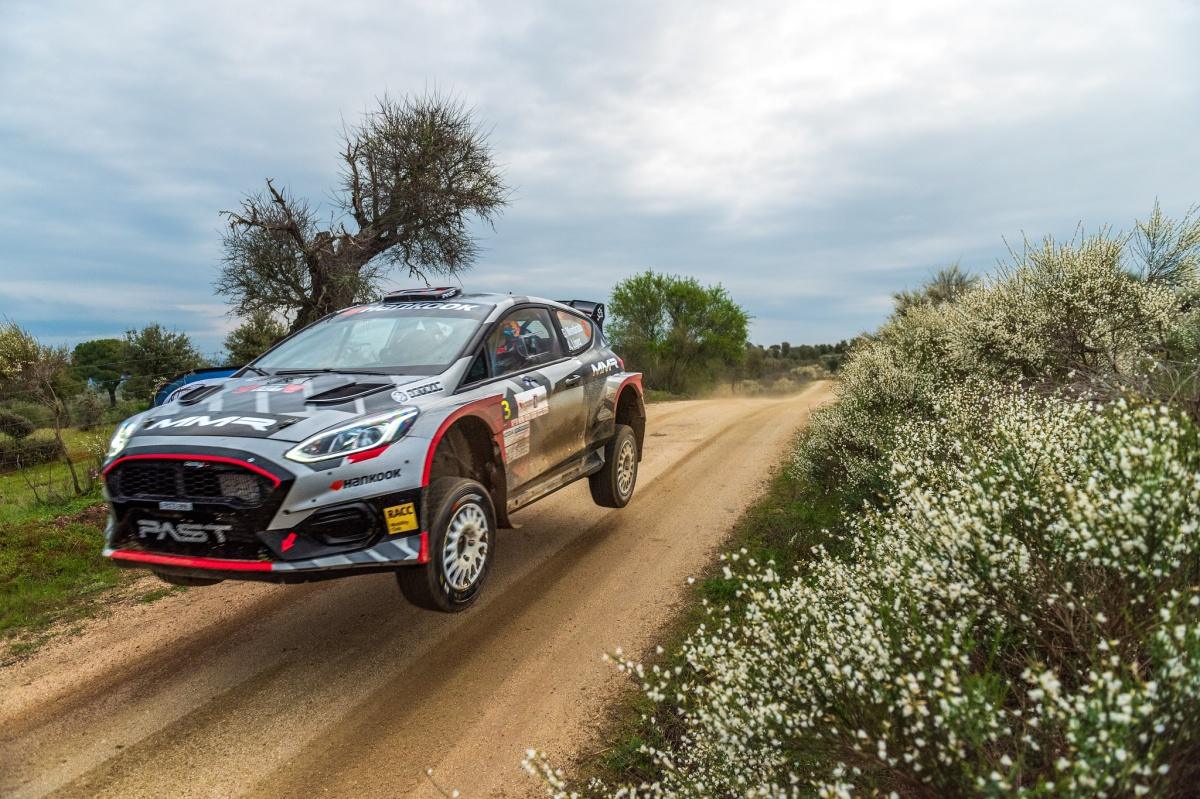 Gil Membrado hace historia al ganar el Rallye de Cáceres