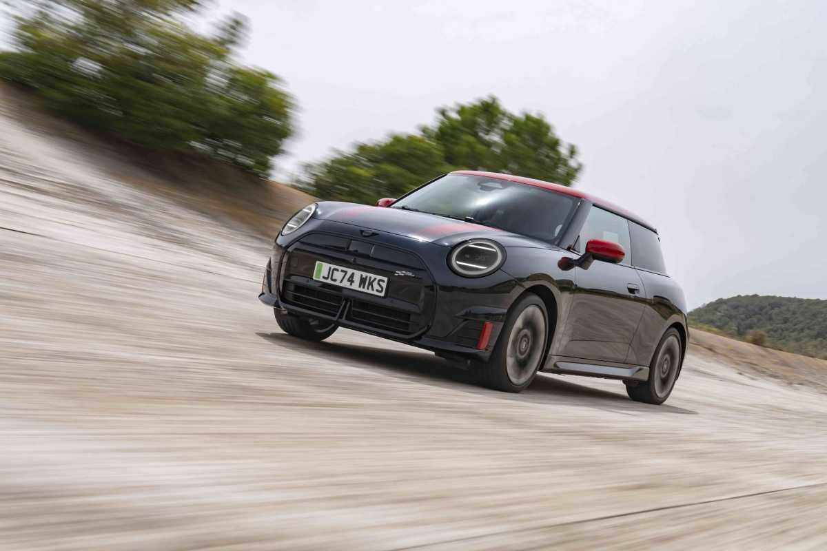 MINI estrena dos exclusivos JCW y refuerza su presencia eléctrica en la IAA MINI estrena dos exclusivos JCW y refuerza su presencia eléctrica en la IAA