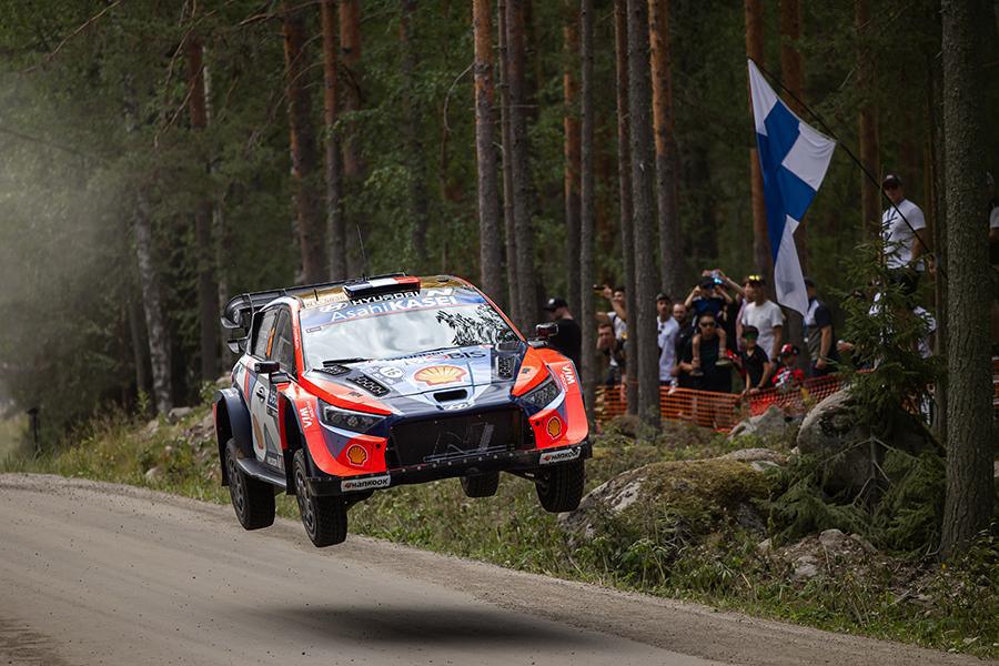 Hyundai investiga los pinchazos de sus i20 en el Rally de Finlandia Hyundai investiga los pinchazos de sus i20 en el Rally de Finlandia
