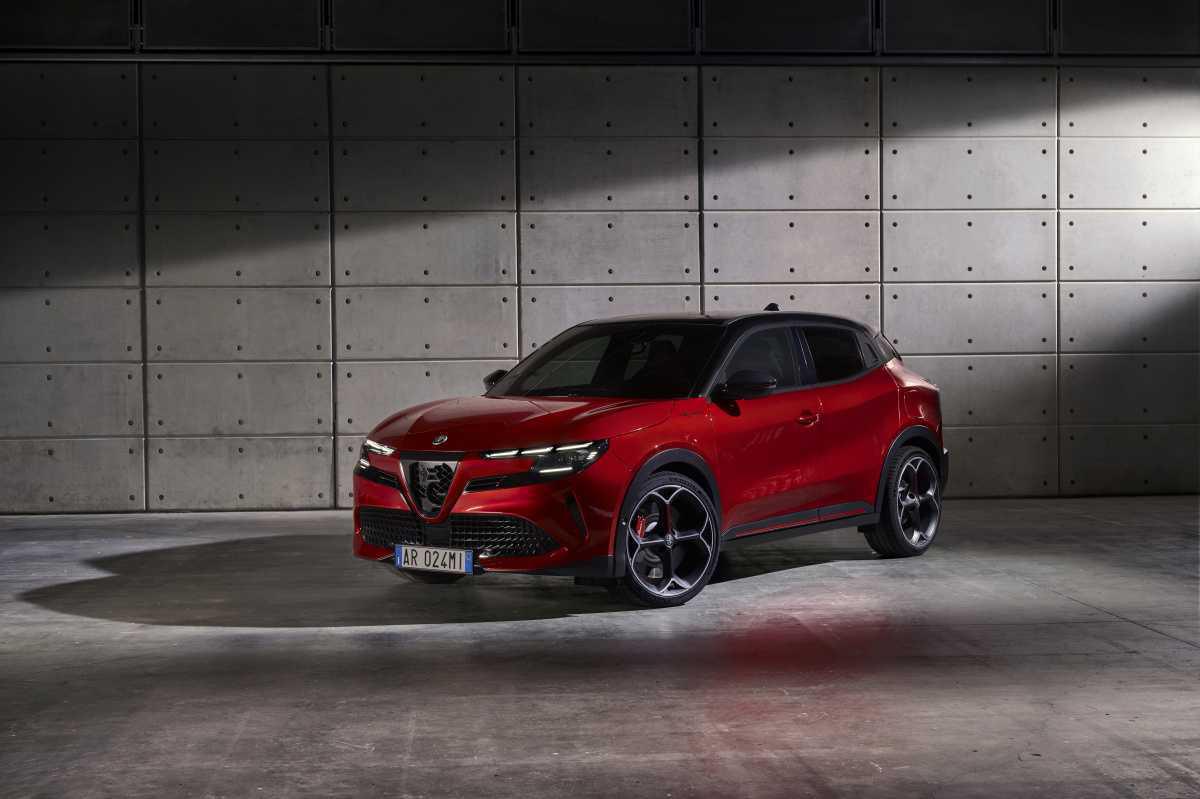 Alfa Romeo electrifica su ADN deportivo con el Junior Veloce y Tonale PHEV html