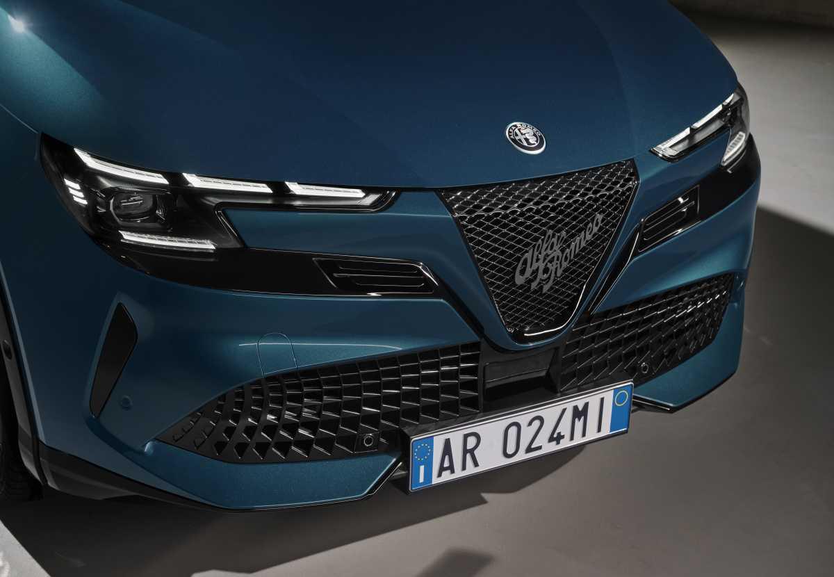 Alfa Romeo electrifica su ADN deportivo con el Junior Veloce y Tonale PHEV html
