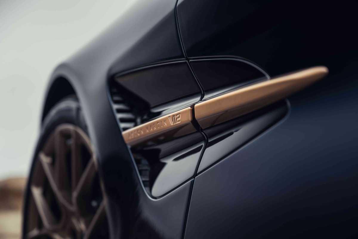 Aston Martin celebra 75 años en América con edición limitada y el Valhalla