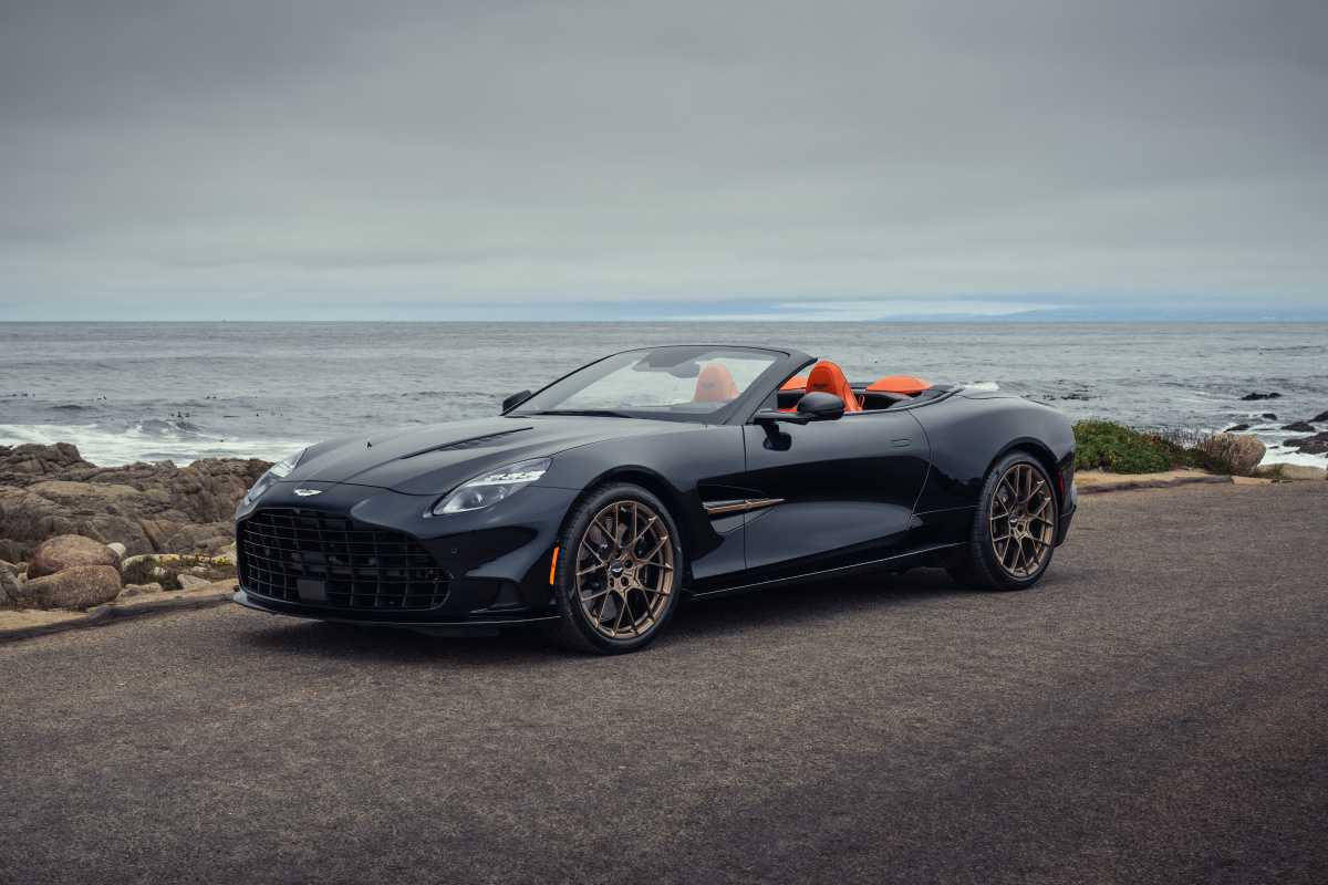 Aston Martin celebra 75 años en América con edición limitada y el Valhalla