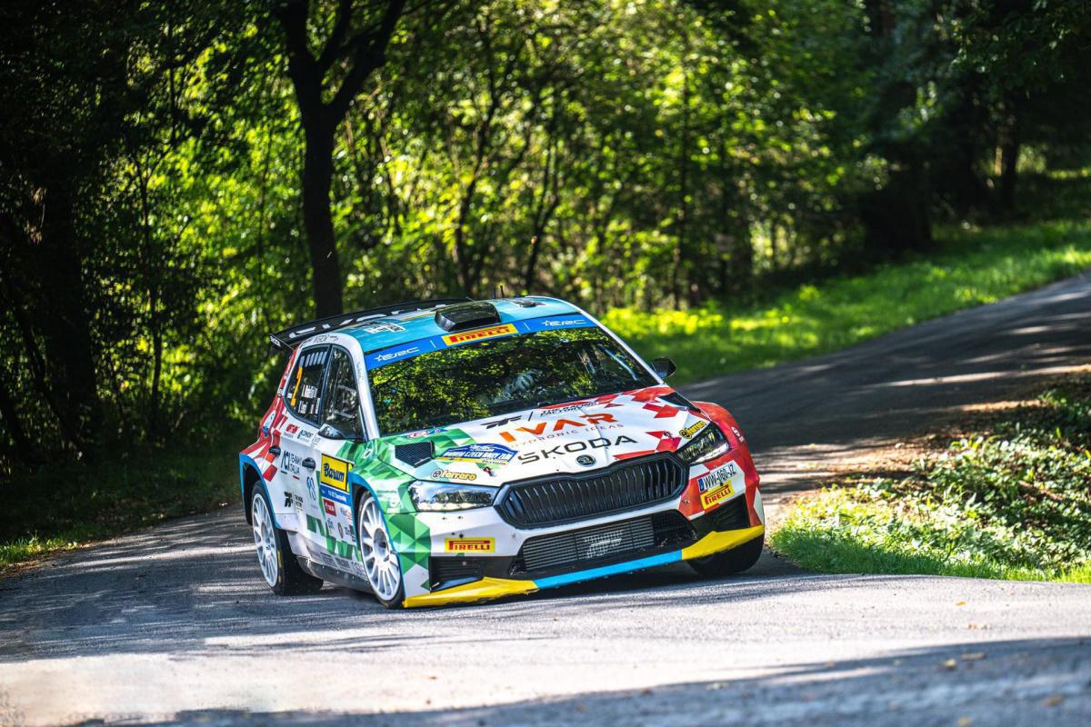 Mabellini vuela en Zlín y lidera el Barum Rally tras la especial inicial