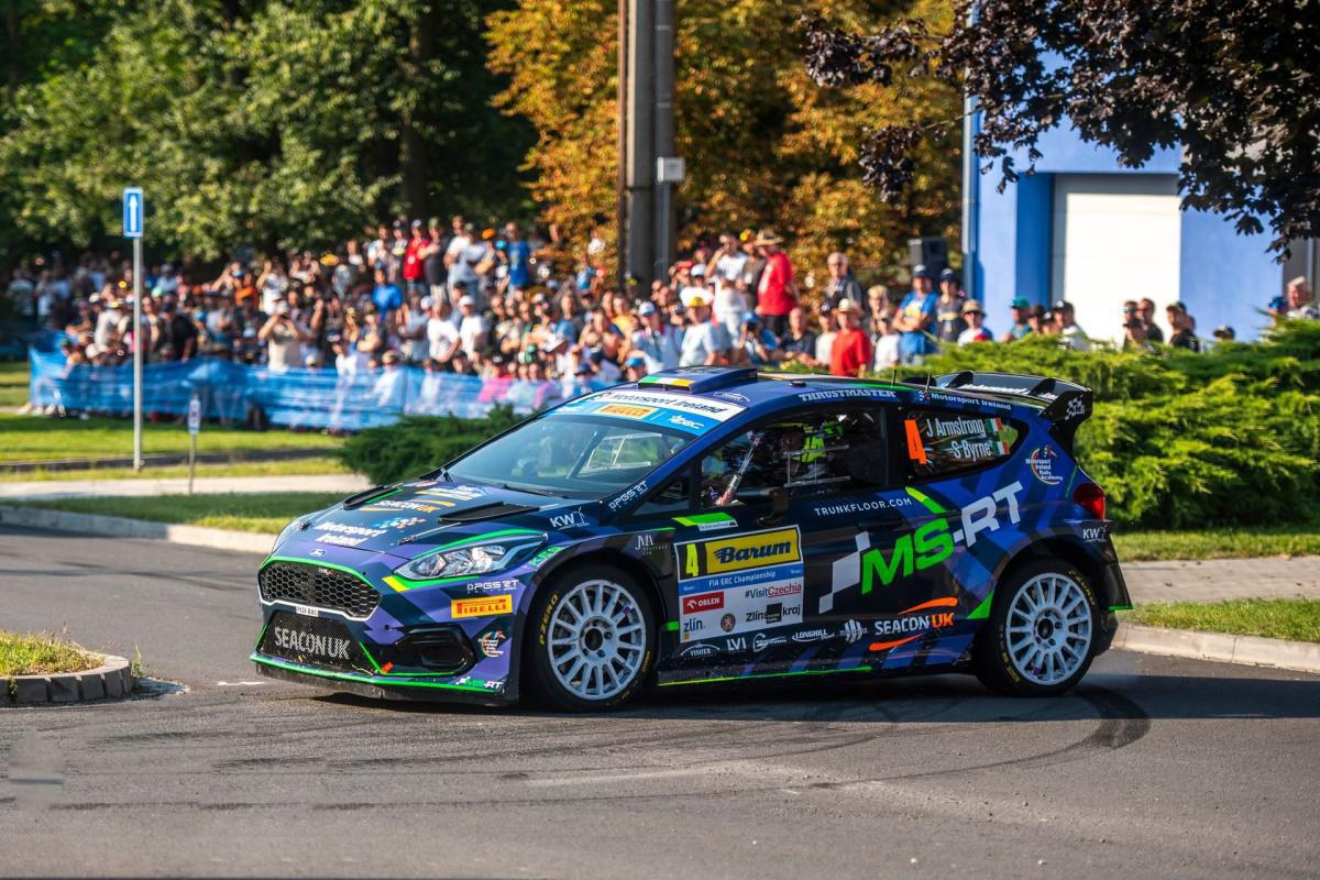 Armstrong vuela y mete presión a Kopecký Armstrong vuela y mete presión a Kopecký