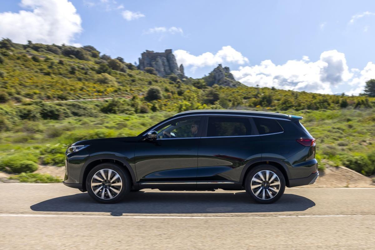 EBRO s800 PHEV: 90 km eléctricos y 7 plazas desde 32.050€