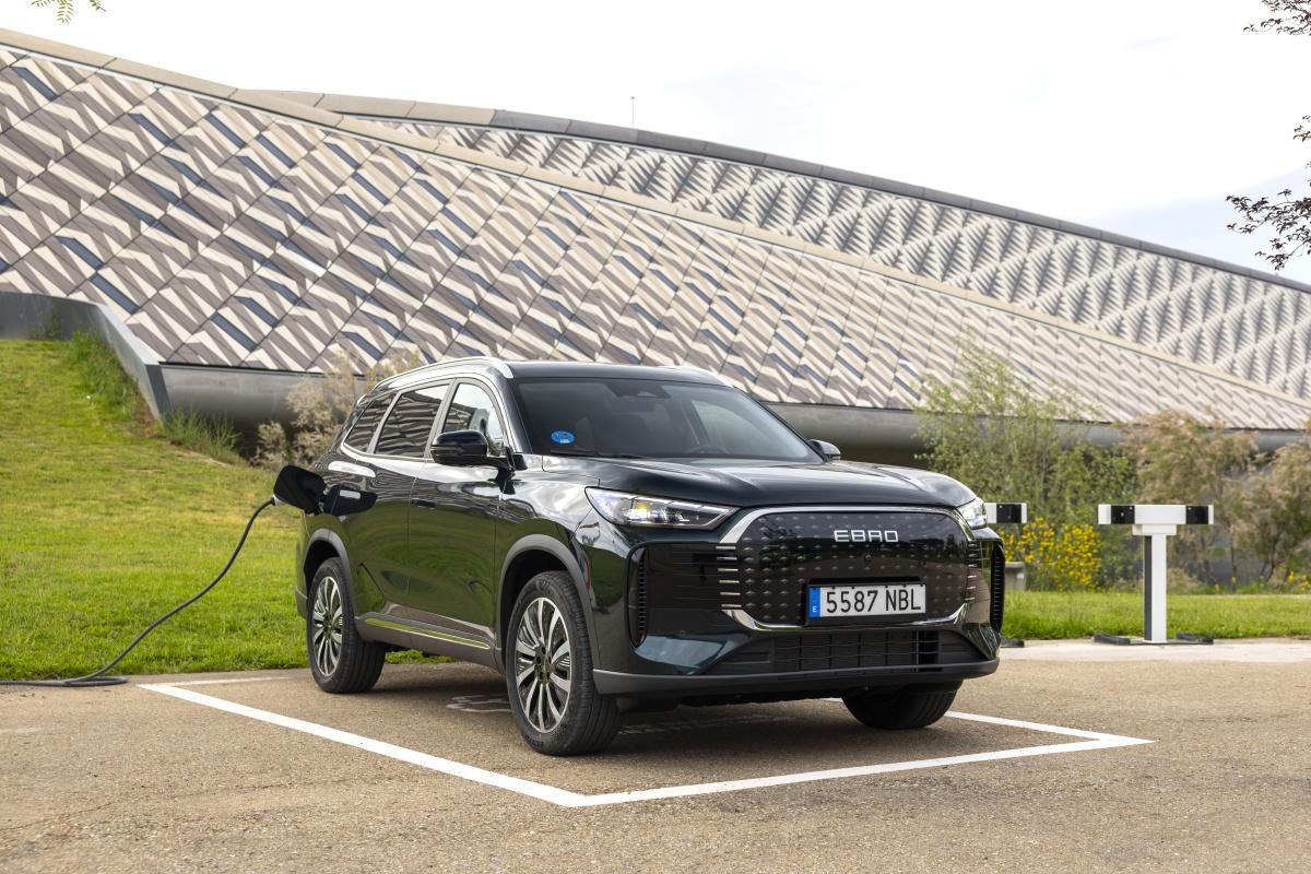 EBRO s800 PHEV: 90 km eléctricos y 7 plazas desde 32.050€