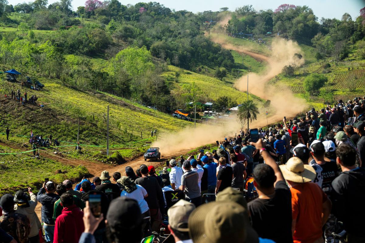 Ogier gana cuatro etapas y lidera con 10.3 segundos de ventaja