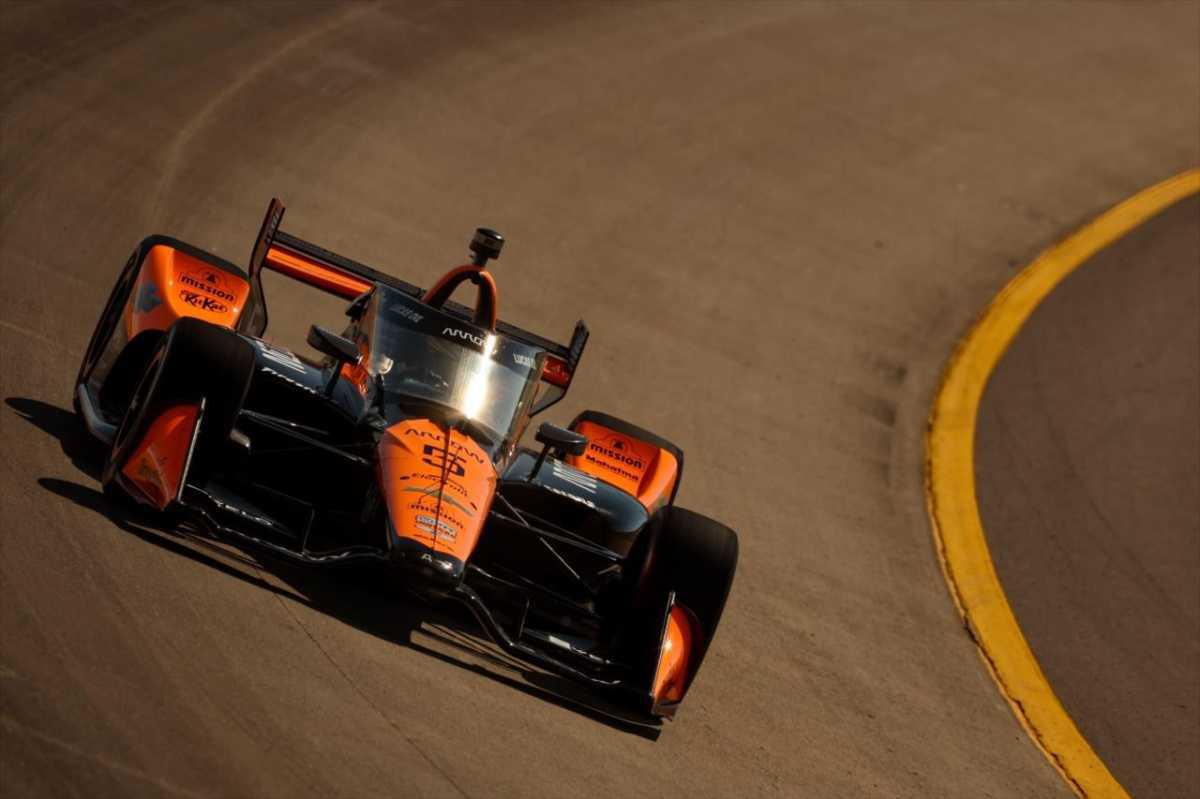 O'Ward consigue su primera pole en óvalo en IndyCar Nashville