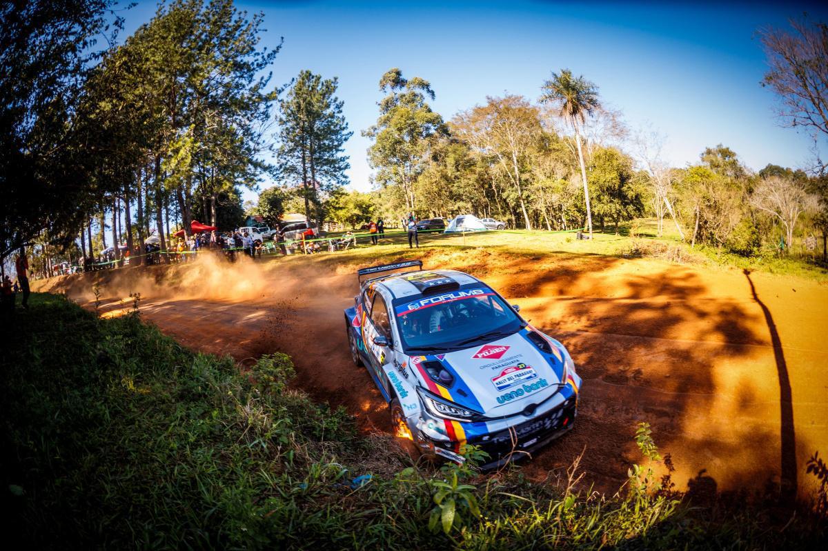 Domínguez y Peñate muestran en Paraguay ritmo de victoria en WRC2
