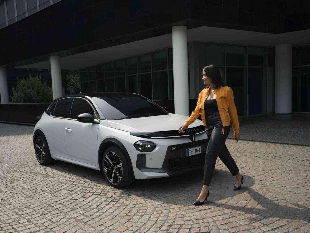 Lancia Ypsilon HF: 0 a 100 km/h en 5,6 segundos de pura emoción Lancia Ypsilon HF: 0 a 100 km/h en 5,6 segundos de pura emoción