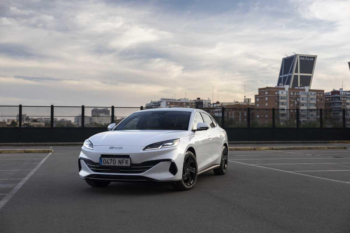BYD lanza el SEAL 6 DM-i: híbrido enchufable desde 27.990€ con 1.505 km de autonomía