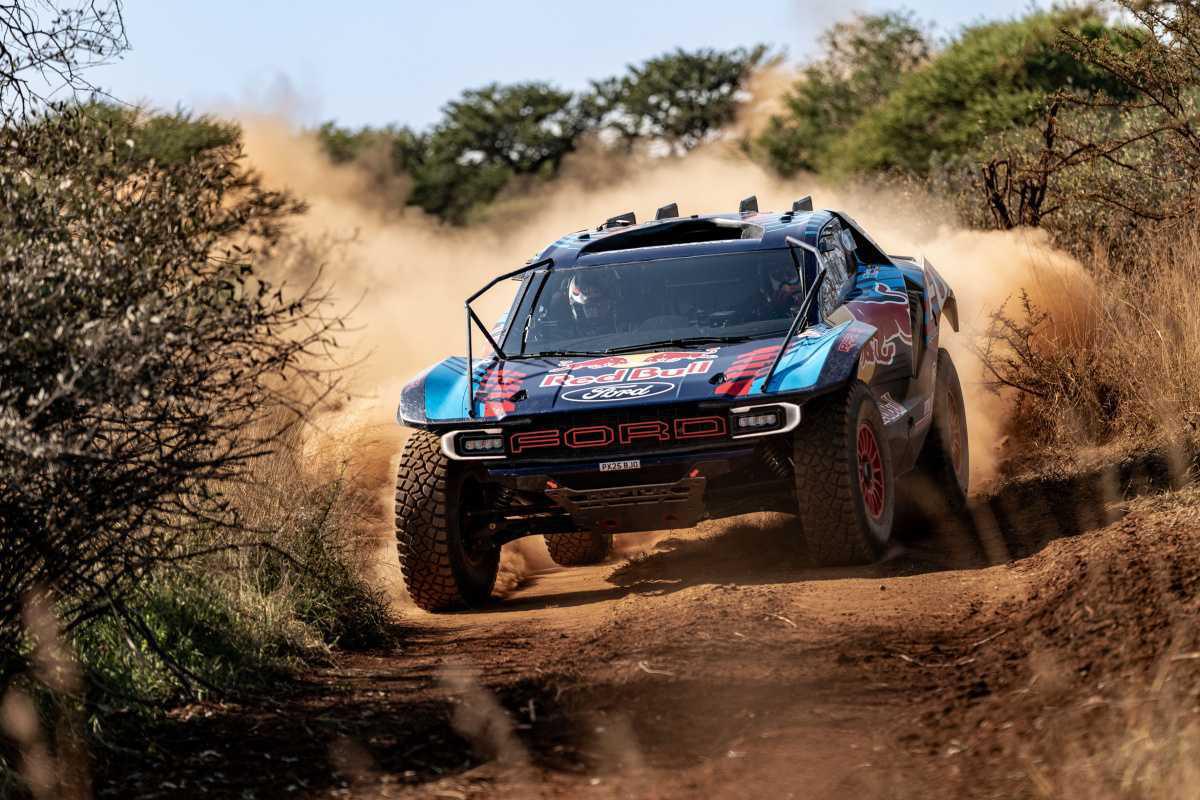 Carlos Sainz y Lucas Cruz competirán con el nuevo Ford Raptor T1+