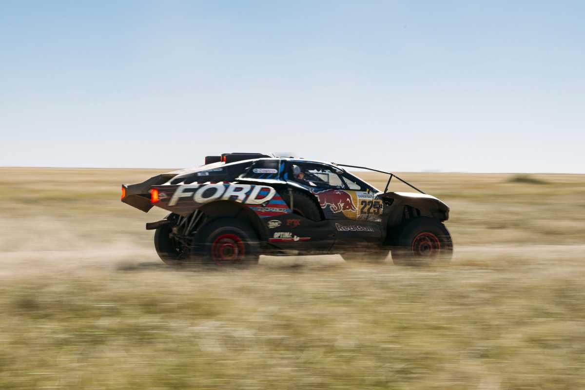Carlos Sainz y Lucas Cruz competirán con el nuevo Ford Raptor T1+