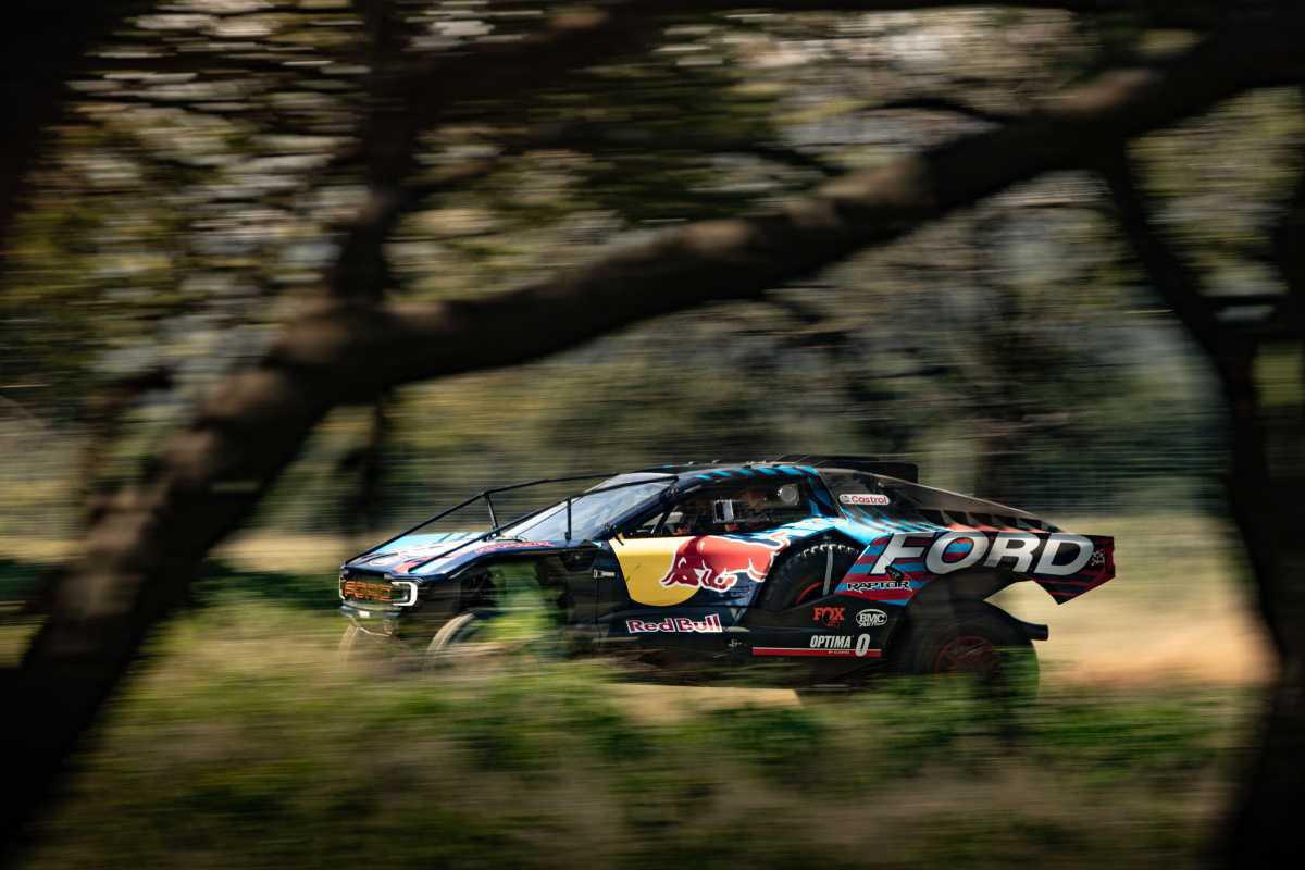 Carlos Sainz y Lucas Cruz competirán con el nuevo Ford Raptor T1+