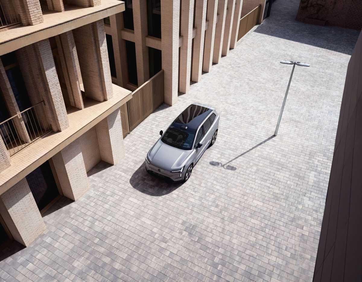 Volvo EX90 2026: hasta 250 km de autonomía en 10 minutos de carga