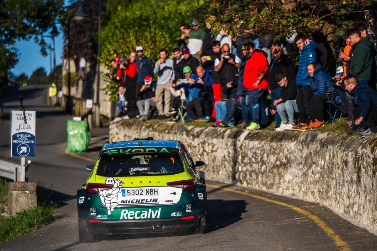 'Cohete' Suárez domina la qualy del Rally Villa de Llanes con autoridad