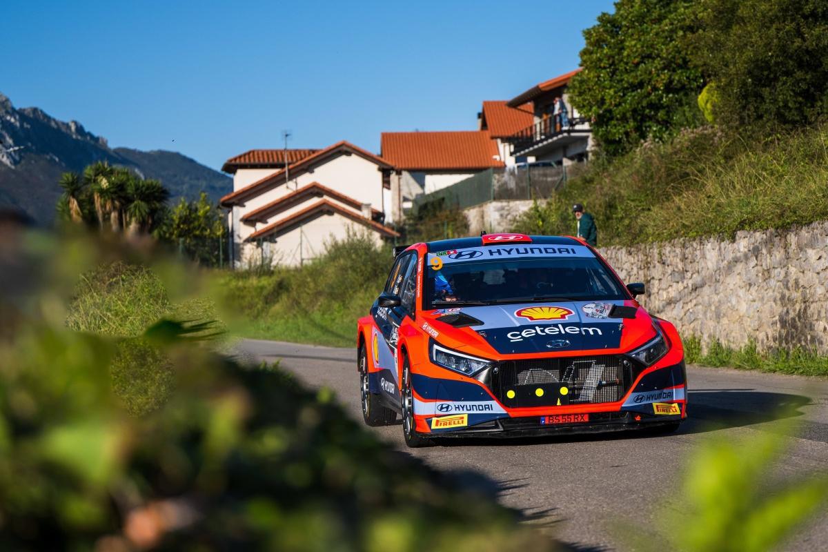 Pepe López suma su quinto podio del año en el Rallye Llanes