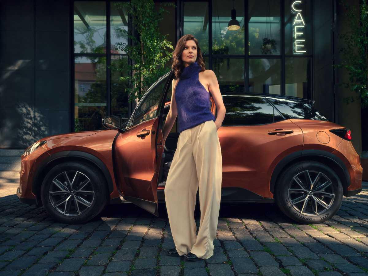 Lexus LBX presenta campaña centrada en experiencias reales de conducción