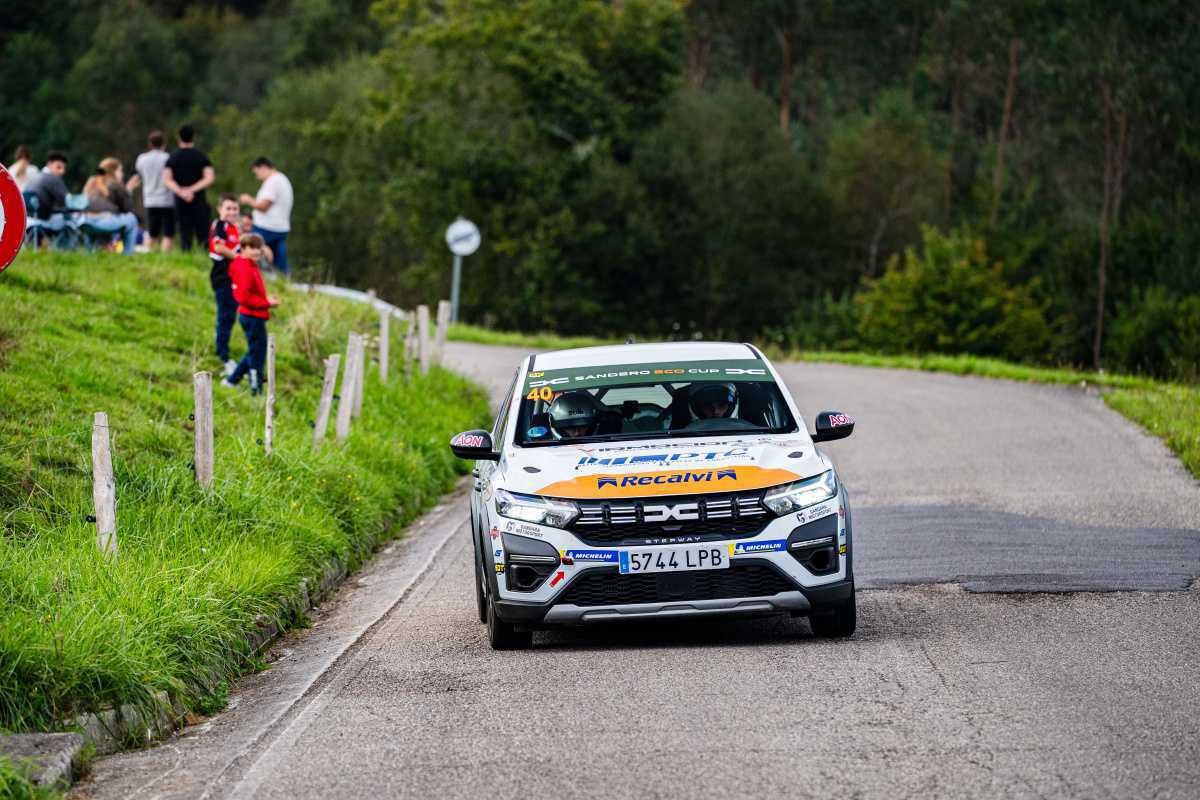 Esteban Vallín domina la Sandero Eco Cup en el Rallye Llanes