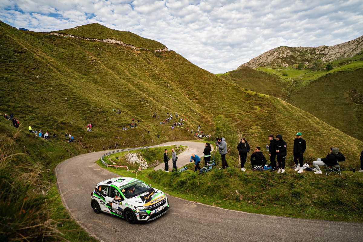 Esteban Vallín domina la Sandero Eco Cup en el Rallye Llanes