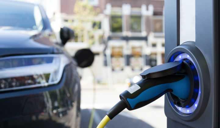 Eléctricos e híbridos enchufables ya son una de cada cinco ventas