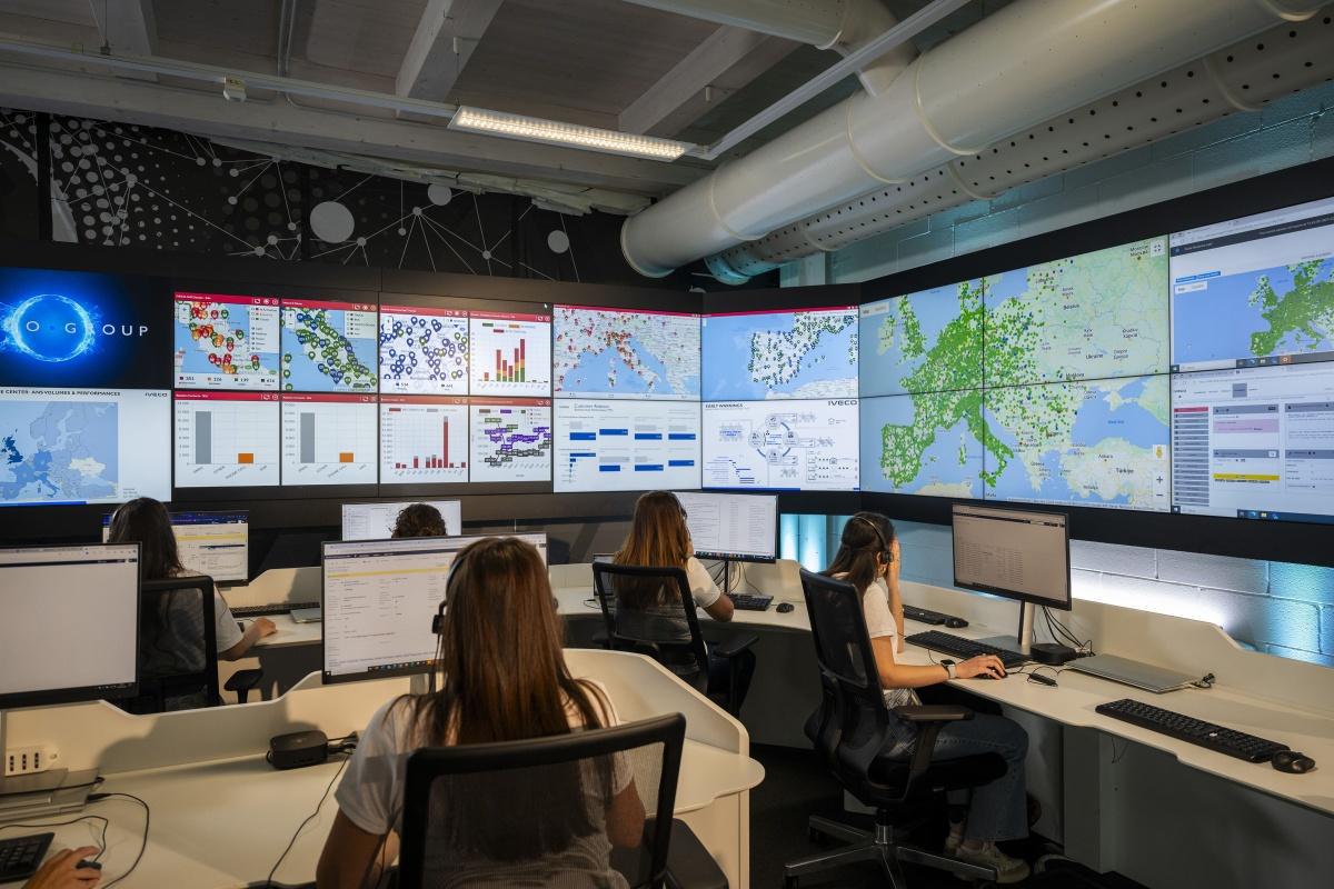 IVECO celebra 50 años de historia con red de concesionarios