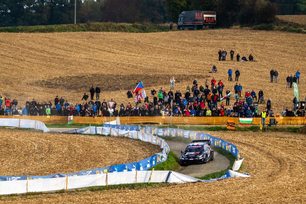 Sébastien Ogier lidera el Rallye de Europa Central tras la primera etapa Sébastien Ogier lidera el Rallye de Europa Central tras la primera etapa