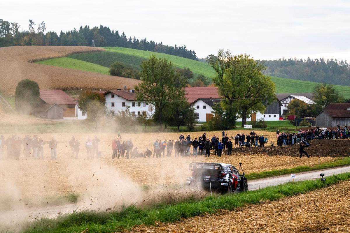 Ogier choca y abandona, se le complica el noveno título del WRC Ogier choca y abandona, se le complica el noveno título del WRC