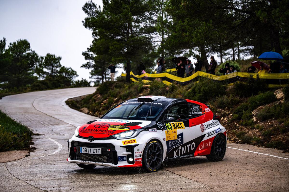 Adrián Díaz y Sara Fernández ganan la GR Yaris Cup en el RallyRACC Adrián Díaz y Sara Fernández ganan la GR Yaris Cup en el RallyRACC