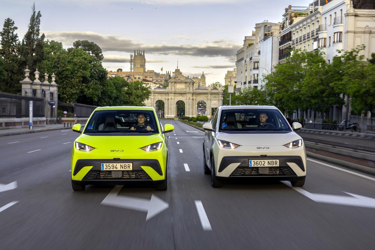 BYD lidera las ventas de enchufables en España con un crecimiento del 498% BYD lidera las ventas de enchufables en España con un crecimiento del 498%