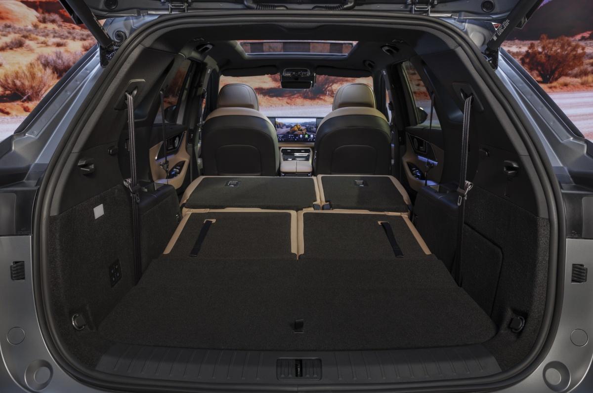 EBRO lanza el s900 PHEV 4x4 de 425 CV y 7 plazas desde 38.990€ EBRO lanza el s900 PHEV 4x4 de 425 CV y 7 plazas desde 38.990€