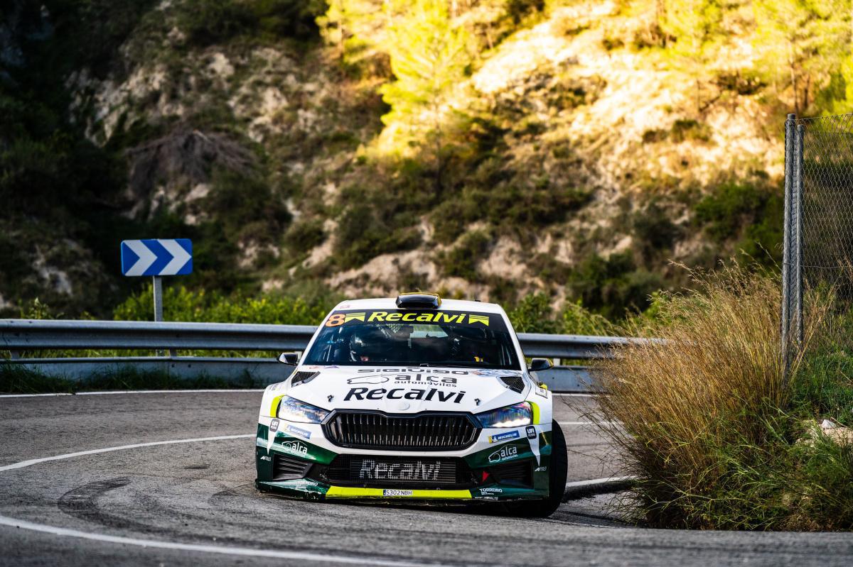 Llarena lidera el rally con una ventaja de 4.2 segundos sobre Cagiao hasta el TC 3