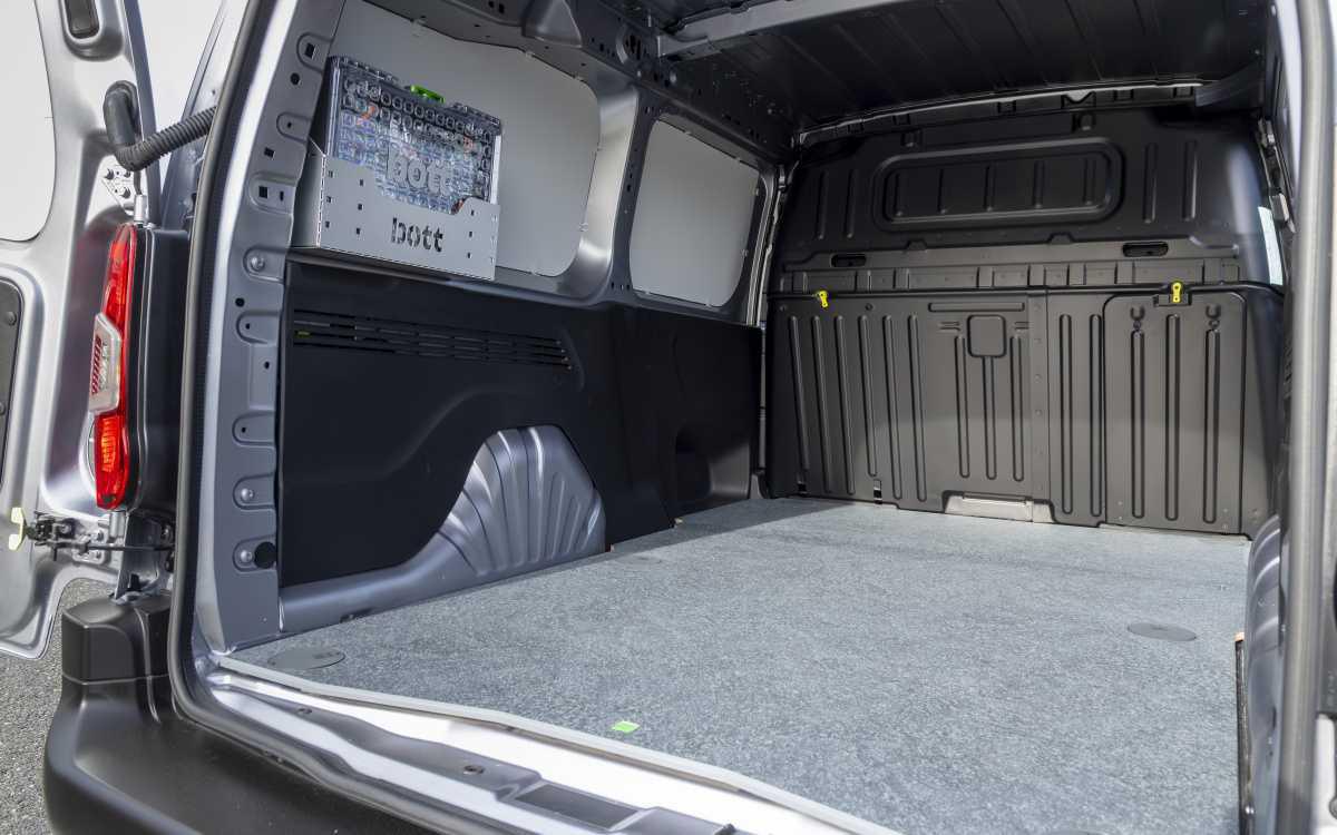 Opel Combo Electric gana versatilidad con sistema de carga bott