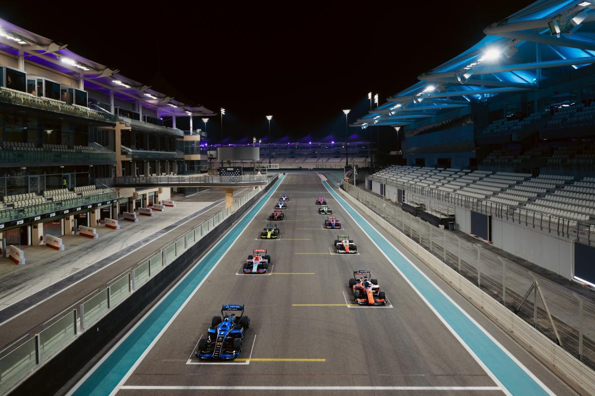 Abu Dhabi acoge la mayor carrera de coches autónomos del mundo Abu Dhabi acoge la mayor carrera de coches autónomos del mundo