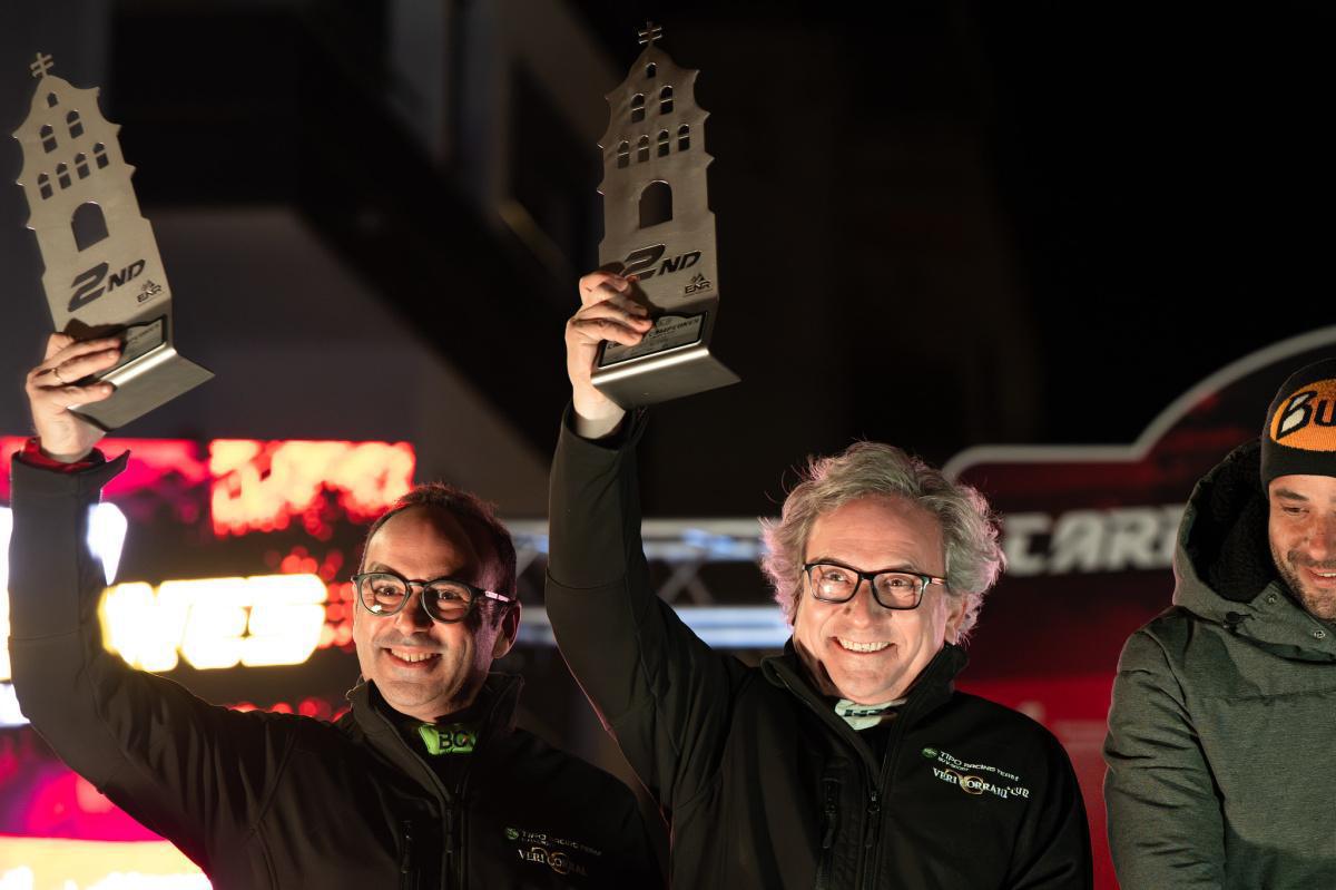 'Cohete' Suárez y Miquel Prat triunfan en la Carrera de Campeones