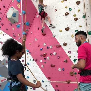 JLR Foundation concede sus primeras becas a cuatro organizaciones