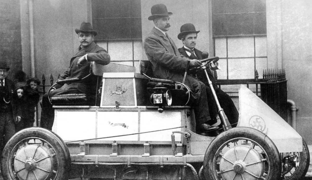 Porsche: 150 años de innovación desde sus inicios eléctricos