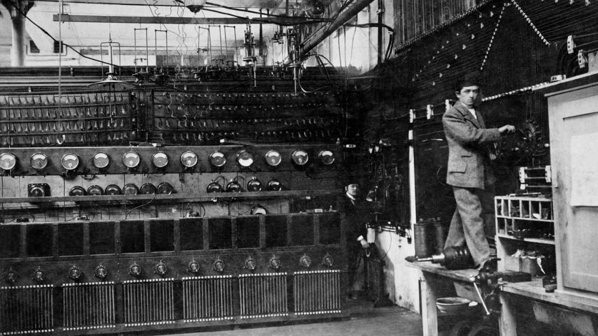 Porsche: 150 años de innovación desde sus inicios eléctricos