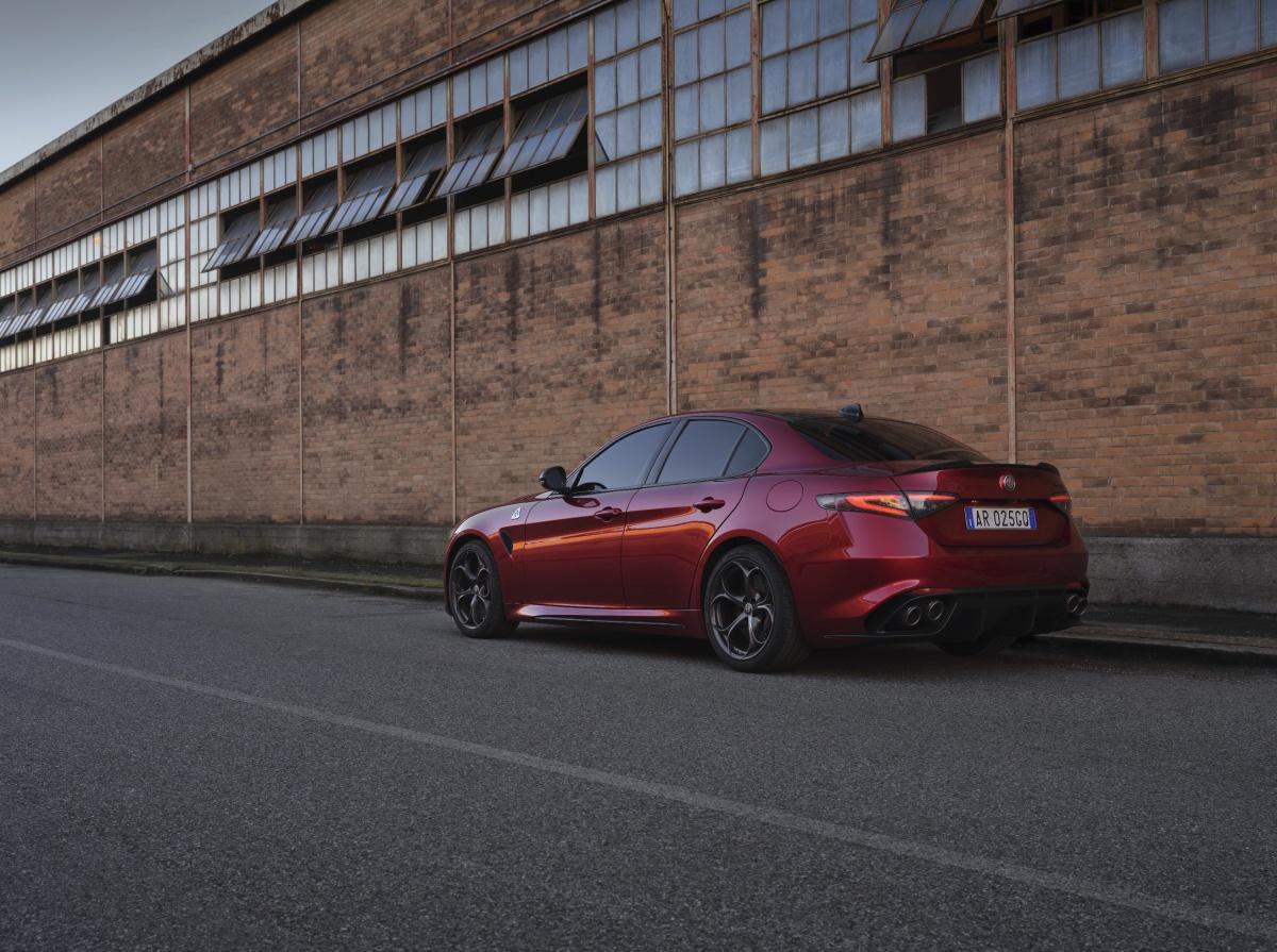 Alfa Romeo lanza la edición Quadrifoglio Collezione, solo 63 unidades Alfa Romeo lanza la edición Quadrifoglio Collezione, solo 63 unidades