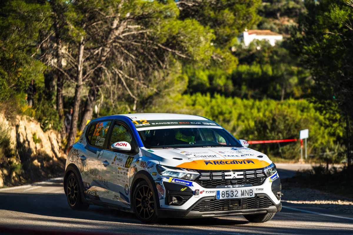 Esteban Vallín e Irene Caso se coronan campeones de la Dacia Cup