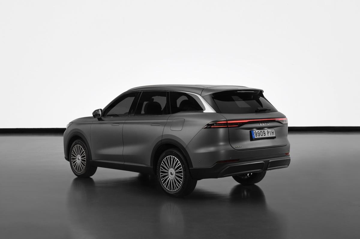 EBRO presenta su buque insignia: el s900 PHEV 4x4, un SUV de 7 plazas y 425 CV
