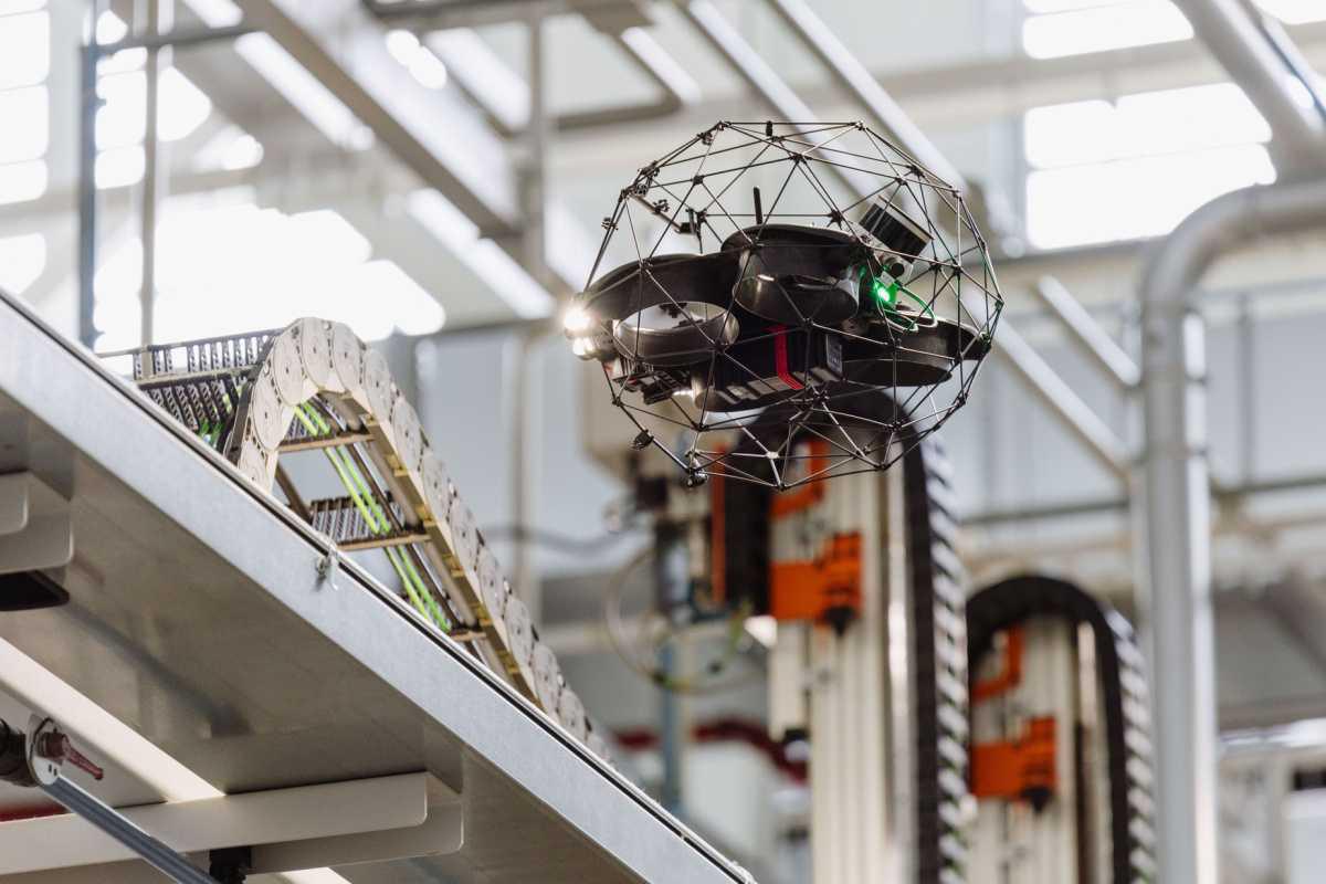 JLR mejora la seguridad y eficiencia de sus fábricas con inspecciones mediante drones